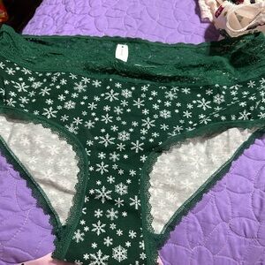 Maurices Green and White Snowflake Panties Intimates